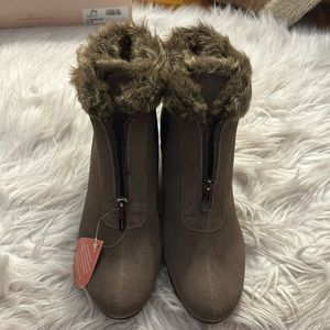 Winter/waterproof fur lined boots